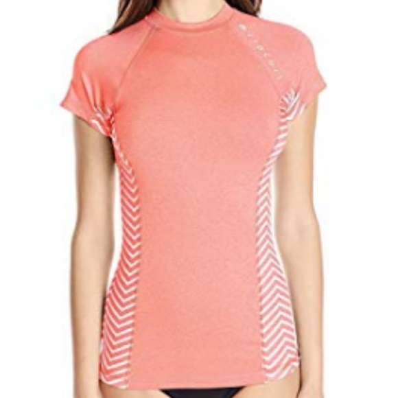 RIP CURL trestles cap-sleeve rashguard - Picture 1 of 8